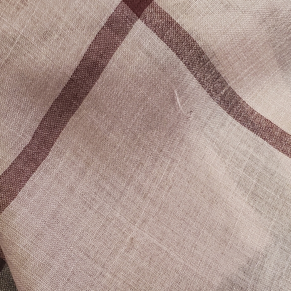 BURBERRY Lightweight Scarf - Picture 6 of 8